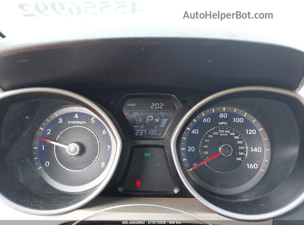 KMHDH4AE3GU623381 2016 HYUNDAI ELANTRA Red Widok tylnych siedzeń