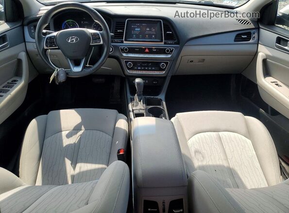 KMHE14L2XKA093996 2019 HYUNDAI SONATA Белый Вид панели приборов