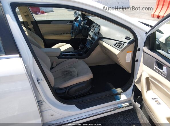 KMHE24L13GA027897 2016 HYUNDAI SONATA HYBRID White Front interior view