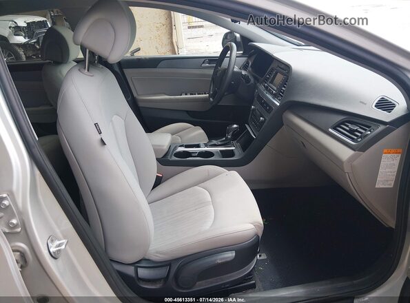 KMHE24L16GA038750 2016 HYUNDAI SONATA HYBRID Silver Вид салону спереду