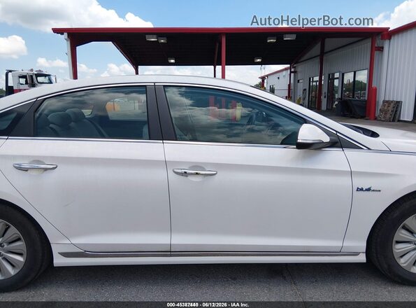 KMHE24L18HA044311 2017 HYUNDAI SONATA HYBRID White Rear interior view