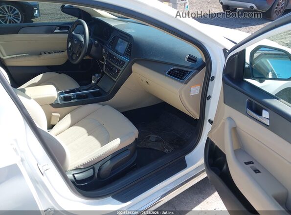 KMHE24L19HA054023 2017 HYUNDAI SONATA HYBRID White Front interior view