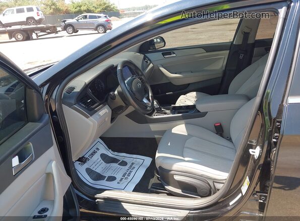 KMHE24L37KA091189 2019 HYUNDAI SONATA HYBRID Black Вид салону спереду