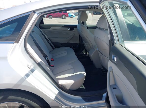 KMHE24L38JA084136 2018 HYUNDAI SONATA HYBRID Silver Widok naklejki z numerem VIN