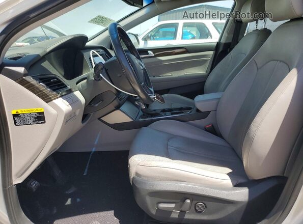 KMHE34L10HA046664 2017 HYUNDAI SONATA Silver Вид салону спереду