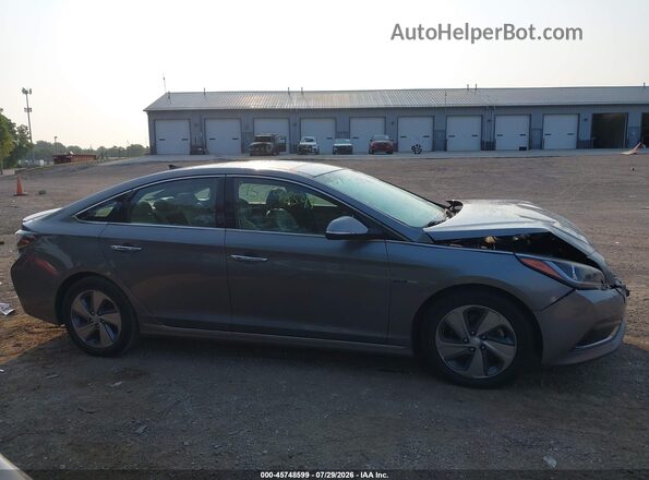 KMHE34L12HA060436 2017 HYUNDAI SONATA HYBRID Серебряный Вид задней части салона