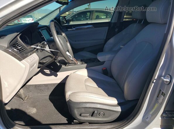 KMHE34L34KA088781 2019 HYUNDAI SONATA Серебряный Вид салона спереди