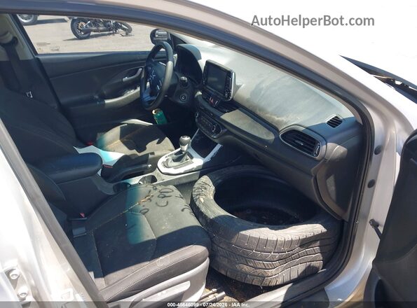 KMHH35LE1JU025316 2018 HYUNDAI ELANTRA GT Серый Вид салона спереди