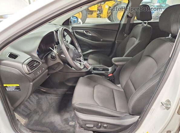 KMHH35LE4JU010972 2018 HYUNDAI ELANTRA White Вид салону спереду