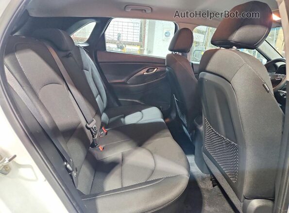 KMHH35LE6JU063687 2018 HYUNDAI ELANTRA White Widok wnętrza z tyłu
