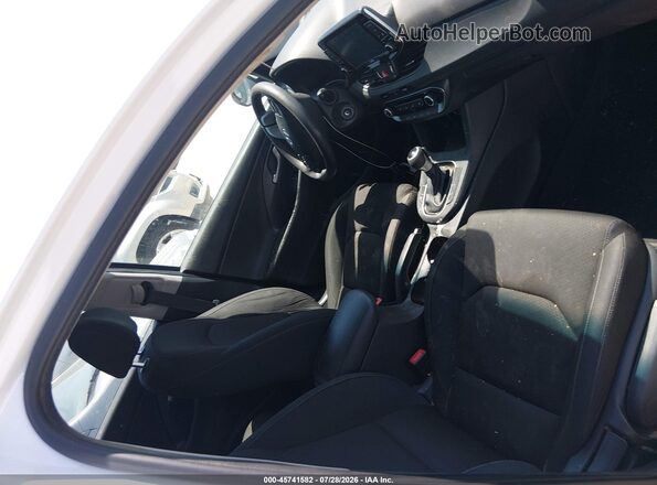 KMHH35LE7JU063729 2018 HYUNDAI ELANTRA GT Белый Вид салона спереди
