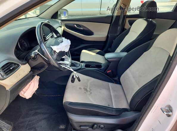 KMHH35LE8JU068373 2018 HYUNDAI ELANTRA White Front interior view