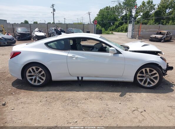 KMHHT6KJ6GU134089 2016 HYUNDAI GENESIS White Rear interior view
