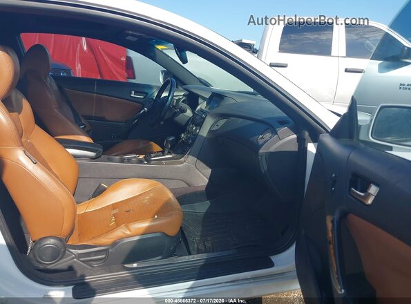 KMHHU6KJ4GU131737 2016 HYUNDAI GENESIS White Vista interior delantera