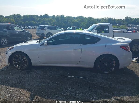 KMHHU6KJ4GU131737 2016 HYUNDAI GENESIS White 