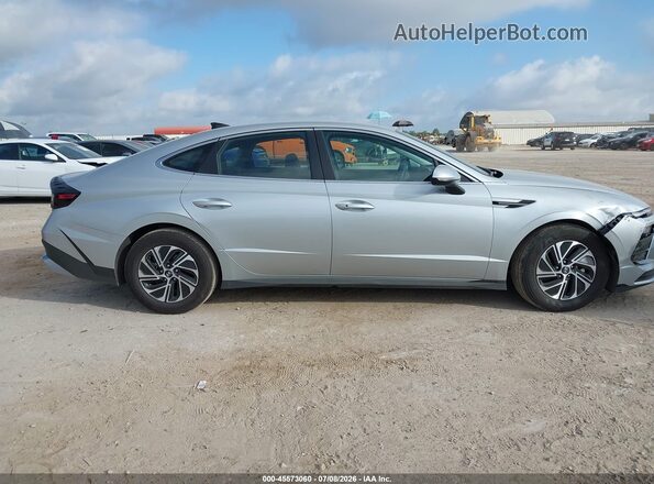 KMHL24JJ0TA145197 2026 HYUNDAI SONATA HYBRID Silver Widok wnętrza z tyłu