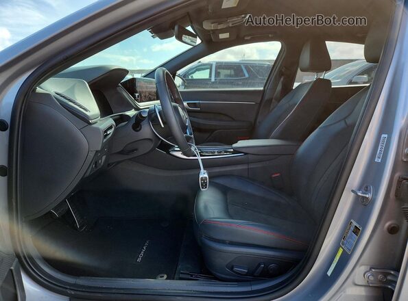 KMHL44J28PA292828 2023 HYUNDAI SONATA Silver წინა სალონის ხედი