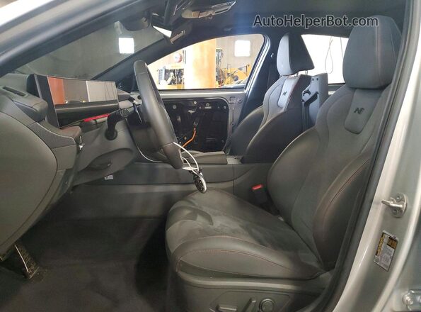 KMHL54JC0SA521761 2025 HYUNDAI SONATA Silver Սալոնի դիմացի տեսք