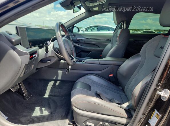 KMHL54JC2RA420702 2024 HYUNDAI SONATA Черный Вид салона спереди