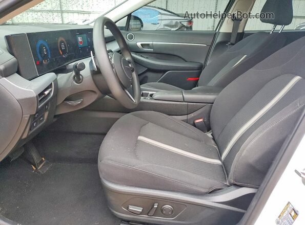 KMHL64JA0RA403134 2024 HYUNDAI SONATA White Вид салону спереду