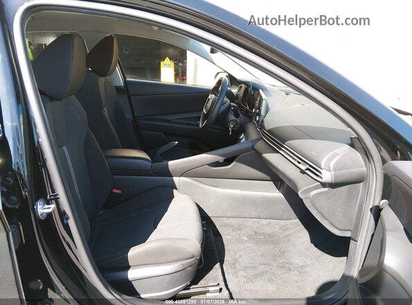 KMHLL4AG7PU539737 2023 HYUNDAI ELANTRA Черный Вид салона спереди