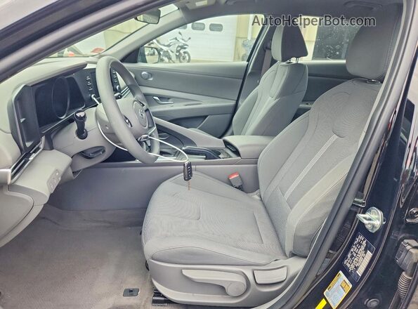 KMHLL4AG8NU308701 2022 HYUNDAI ELANTRA Черный Вид салона спереди