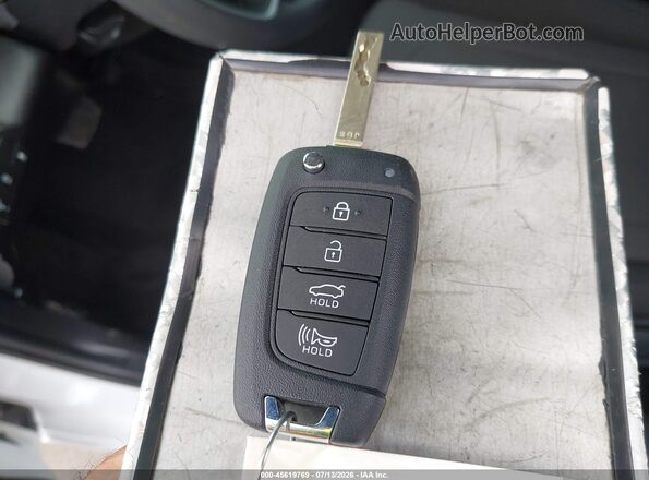 KMHLL4DG0TU131697 2026 HYUNDAI ELANTRA White Առջևի վահանակի տեսք