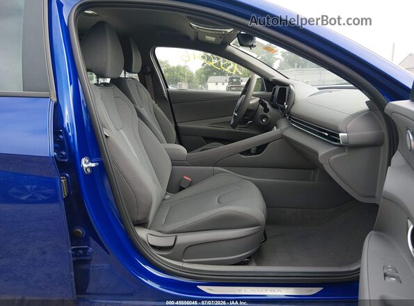 KMHLL4DG2SU991843 2025 HYUNDAI ELANTRA Blue Вид салону спереду