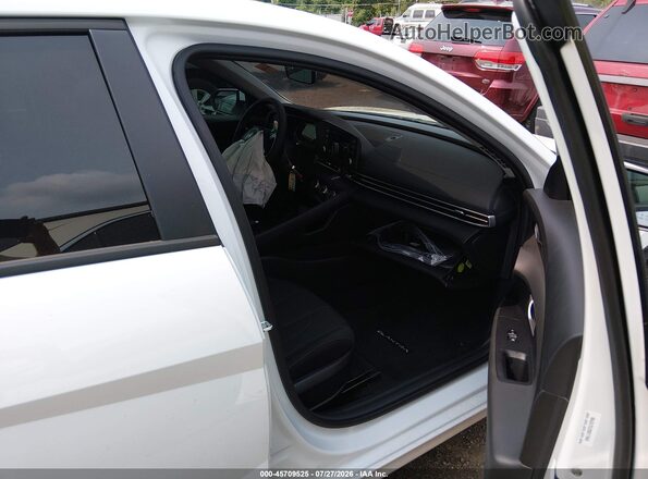 KMHLL4DG2TU172798 2026 HYUNDAI ELANTRA White Front interior view