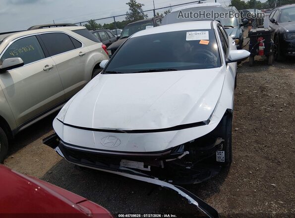 KMHLL4DG2TU172798 2026 HYUNDAI ELANTRA White Rear interior view