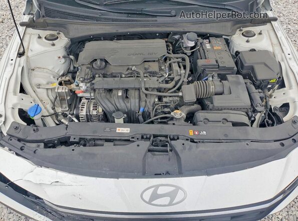 KMHLL4DG3RU779107 2024 HYUNDAI ELANTRA White Սալոնի հետևի տեսք