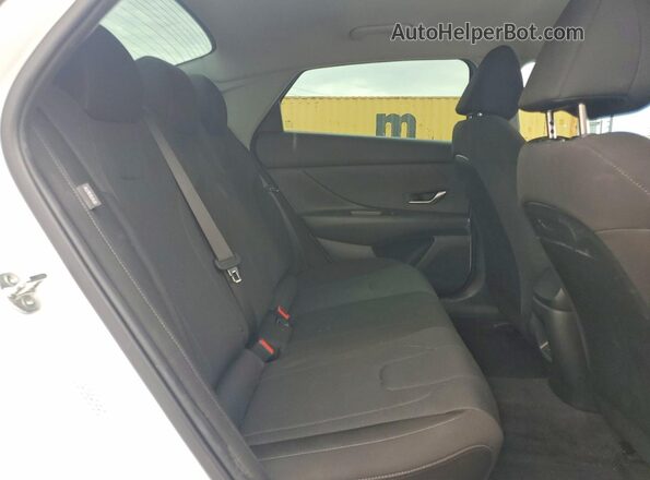 KMHLL4DG3RU779107 2024 HYUNDAI ELANTRA White Հետևի նստատեղերի տեսք
