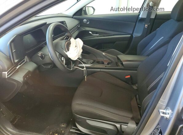 KMHLL4DG4RU667948 2024 HYUNDAI ELANTRA Silver Widok wnętrza z przodu