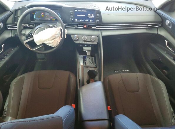 KMHLL4DG4RU667948 2024 HYUNDAI ELANTRA Silver Widok deski rozdzielczej
