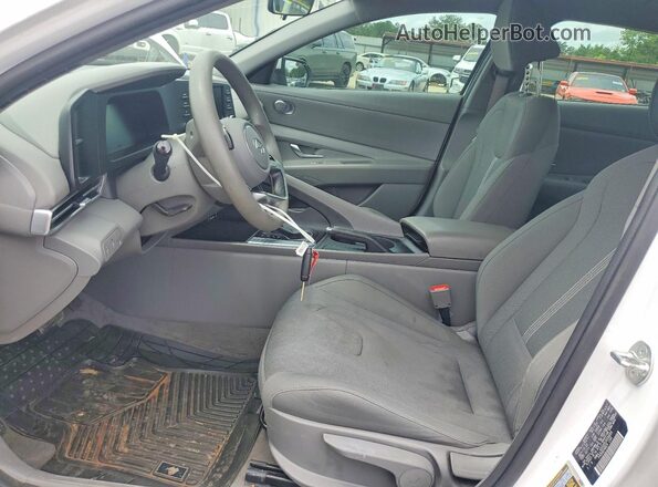 KMHLL4DG5RU658689 2024 HYUNDAI ELANTRA White Widok wnętrza z przodu