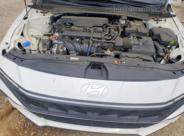 KMHLL4DG5RU658689 2024 HYUNDAI ELANTRA White Widok wnętrza z tyłu
