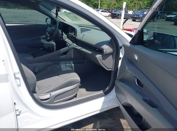 KMHLL4DG5SU947724 2025 HYUNDAI ELANTRA White Вид салону спереду
