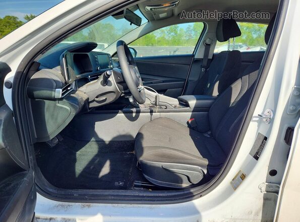KMHLL4DG5TU110392 2026 HYUNDAI ELANTRA White Вид салону спереду
