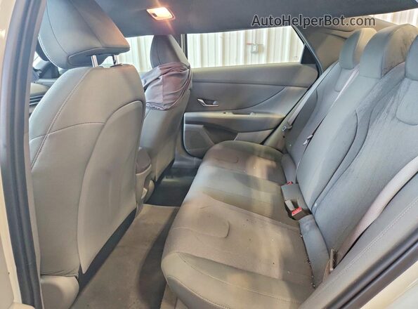 KMHLL4DG5TU221959 2026 HYUNDAI ELANTRA White Vista de los asientos traseros