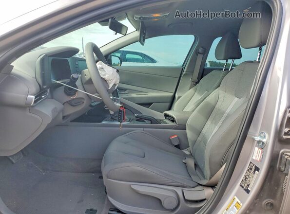 KMHLL4DG6RU850476 2024 HYUNDAI ELANTRA Silver წინა სალონის ხედი