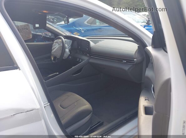 KMHLL4DG6TU111700 2026 HYUNDAI ELANTRA White Вид салону спереду