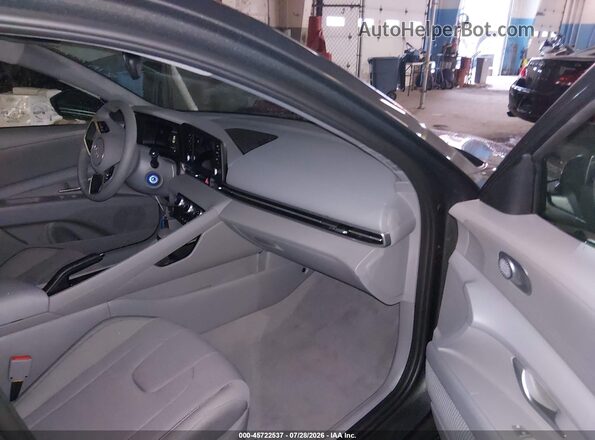 KMHLL4DG7TU254493 2026 HYUNDAI ELANTRA Серый Вид салона спереди