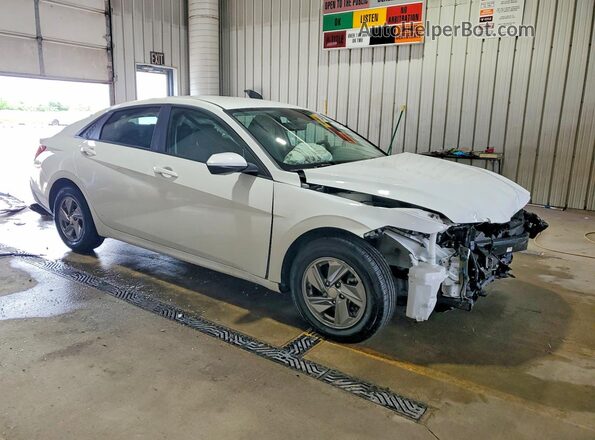 KMHLL4DG8RU654877 2024 HYUNDAI ELANTRA White Delantero derecho