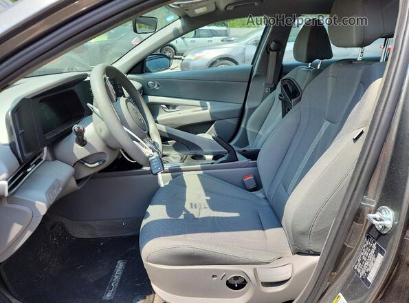KMHLL4DG8SU853014 2025 HYUNDAI ELANTRA Silver Вид салону спереду