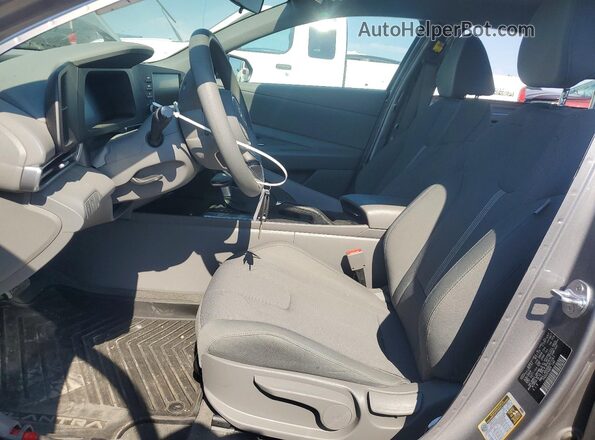 KMHLL4DG8SU871061 2025 HYUNDAI ELANTRA Silver Սալոնի դիմացի տեսք