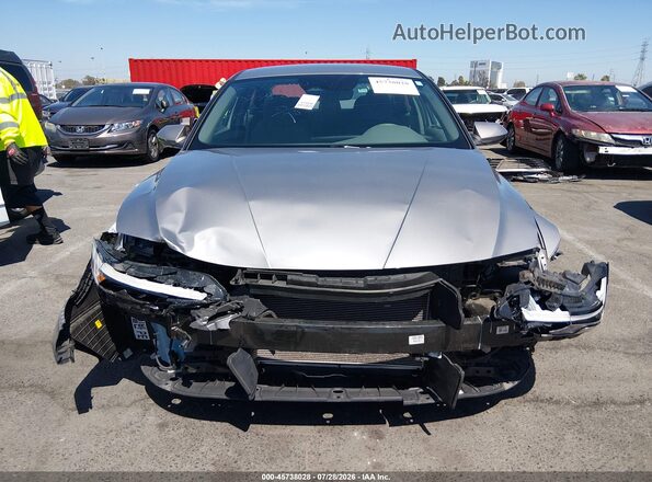 KMHLL4DG8SU886109 2025 HYUNDAI ELANTRA Silver Rear interior view
