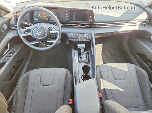 KMHLL4DG9RU654919 2024 HYUNDAI ELANTRA White Widok deski rozdzielczej