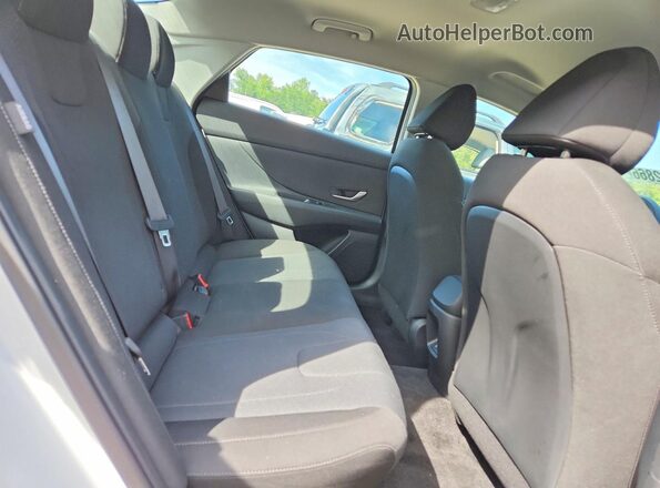 KMHLL4DG9RU654919 2024 HYUNDAI ELANTRA White Widok tylnych siedzeń