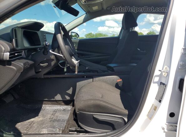 KMHLL4DG9RU761775 2024 HYUNDAI ELANTRA White Vista interior delantera