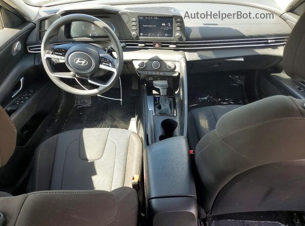 KMHLL4DG9RU761775 2024 HYUNDAI ELANTRA White Vista del salpicadero